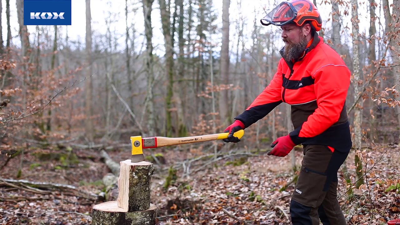 Fendre du bois avec la hache SPALT-FIX® OX de Ochsenkopf