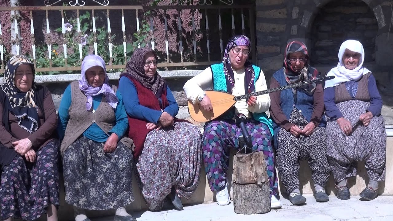 Köy Çeşmesi Önünde Sohbete  Dahil Olduk. Sultan Bacı- Karadır Kaşların