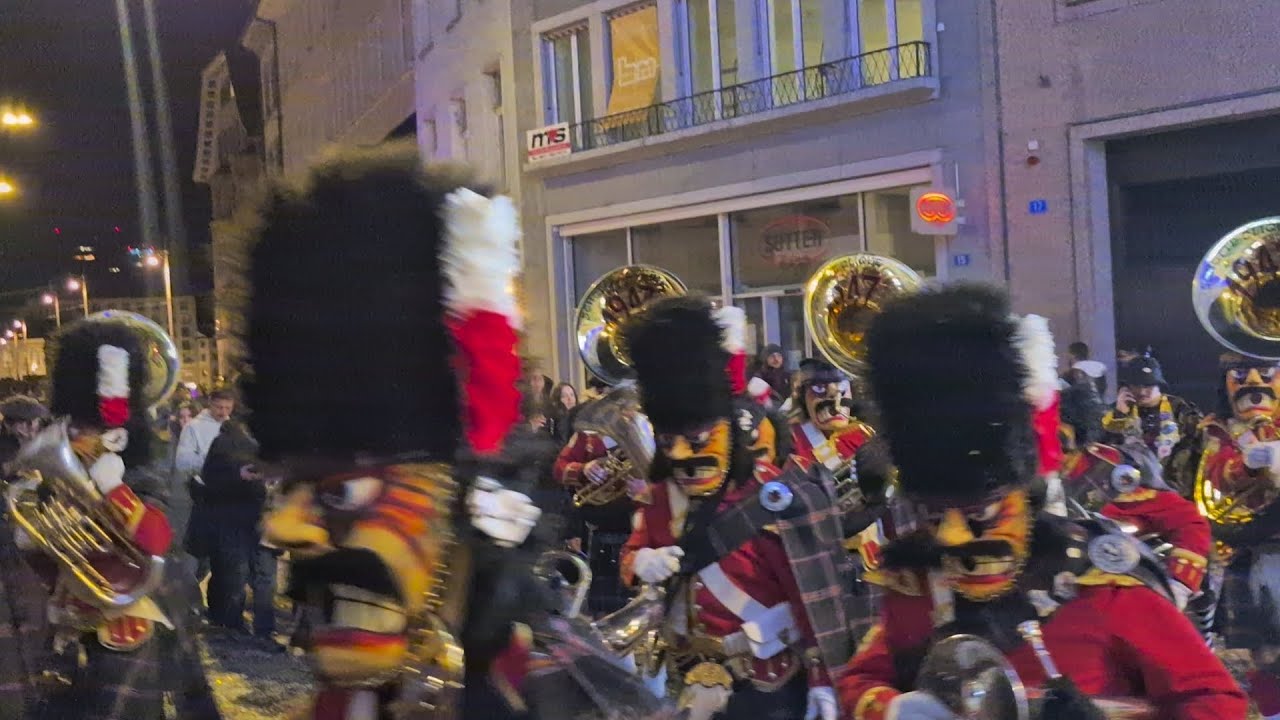 Basler Fasnacht 2026 - Schotte Clique - Griechischer Wein - Aofmarch zum Basler Marktplatz.
