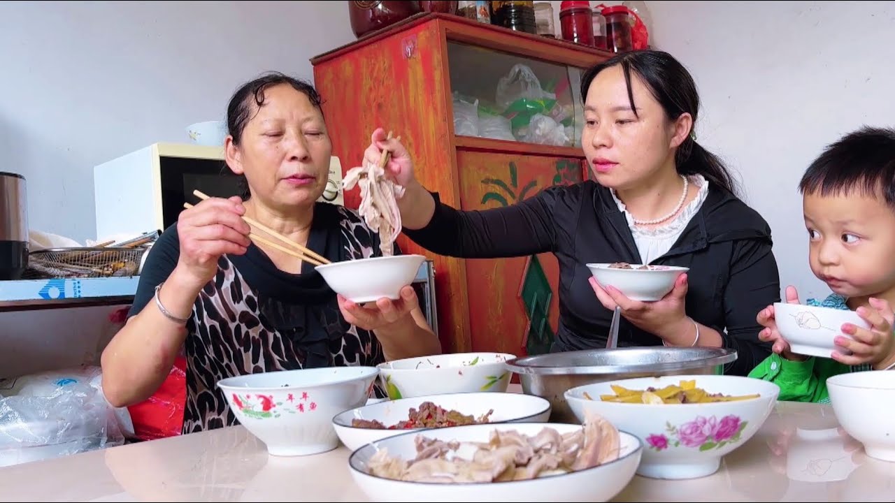 婆婆去大儿子家，中午想吃肉，看看儿媳如何待婆婆