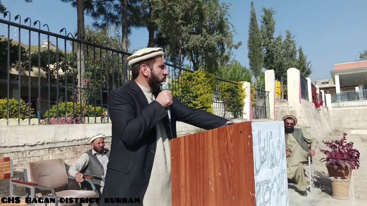 المدینہ پبلک سکول کے پرنسپل جناب دین گل صاحب نے بچوں اور شرکاء کے سامنے اپنے خیالات کا اظہار کیا۔