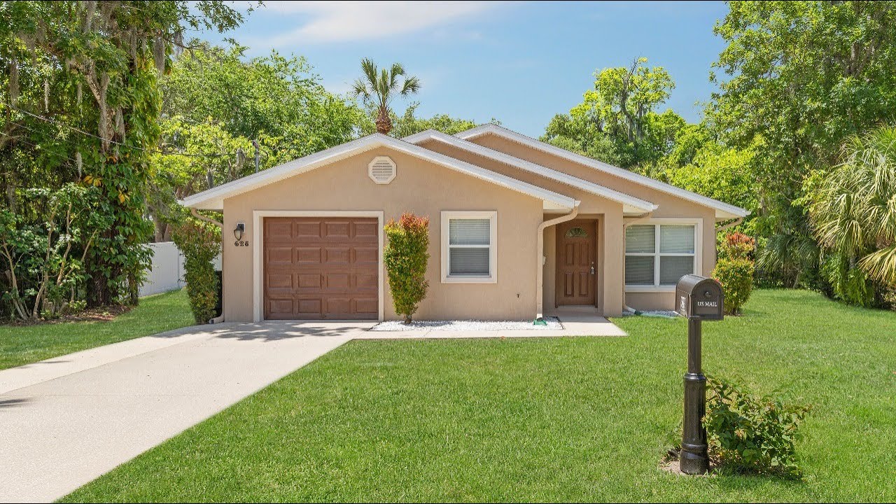 DAYTONA BEACH Rental House! LIKE NEW 3/2/1 by Daytona Beach Property Management