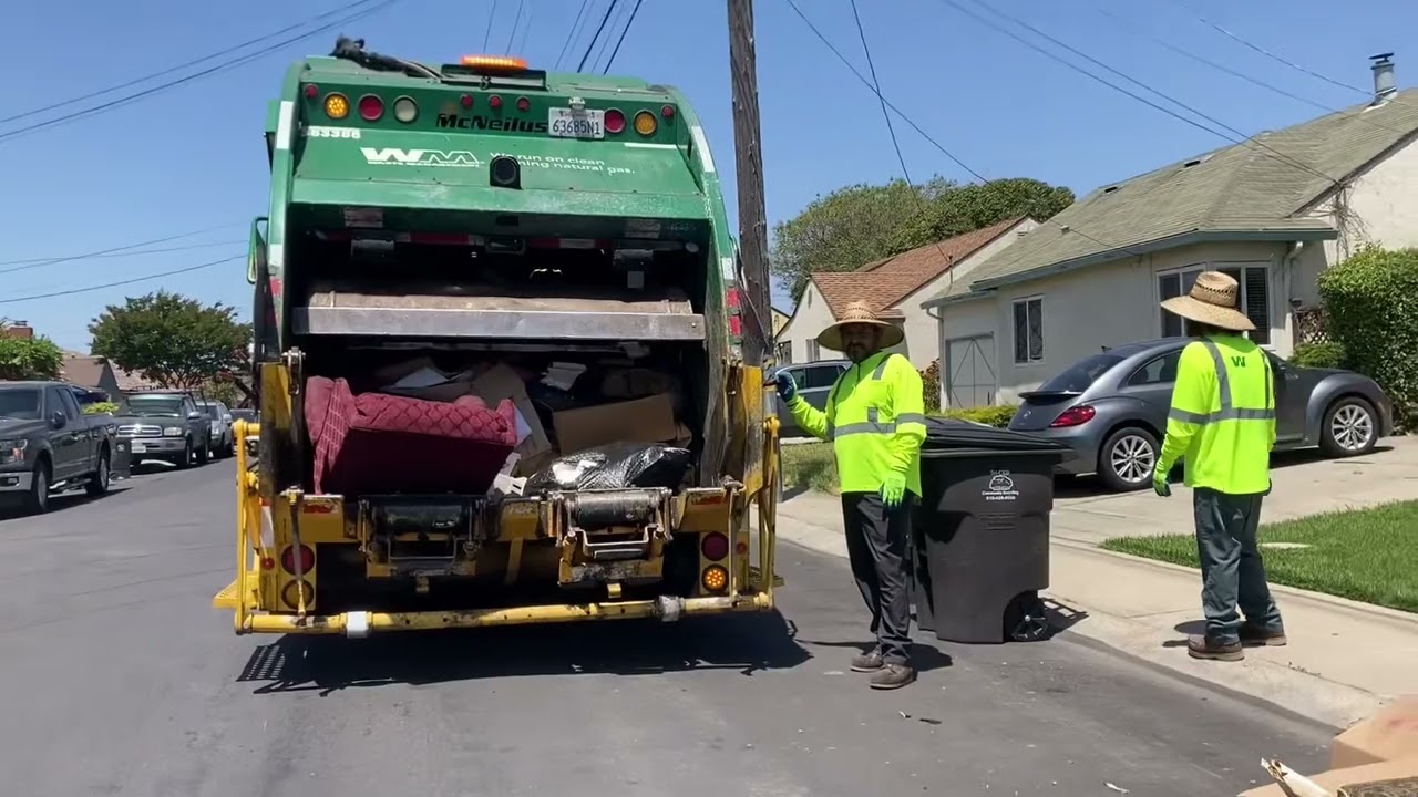 WM of Alameda County | Rear loader Autocar ACX McNeilus crushing large bulk pickups