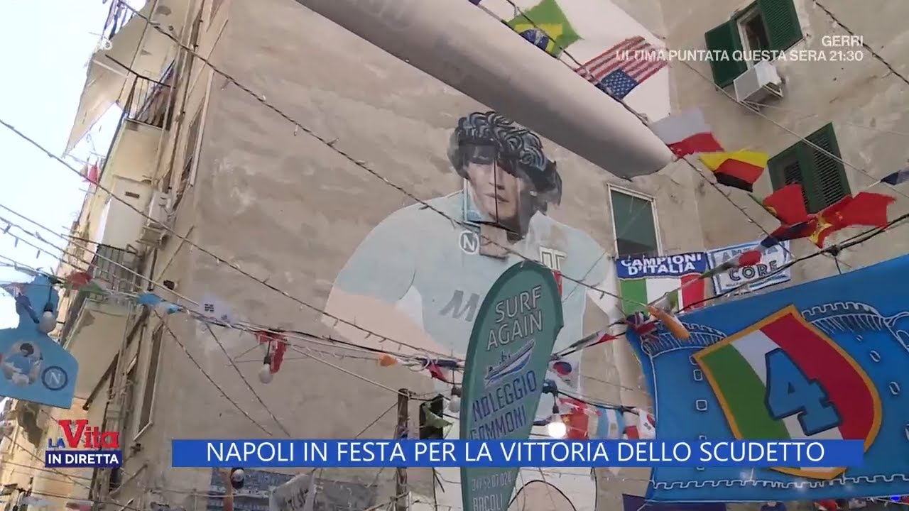 Napoli campione, la sfilata dei bus degli eroi dello Scudetto - La Vita in Diretta 26/05/2025
