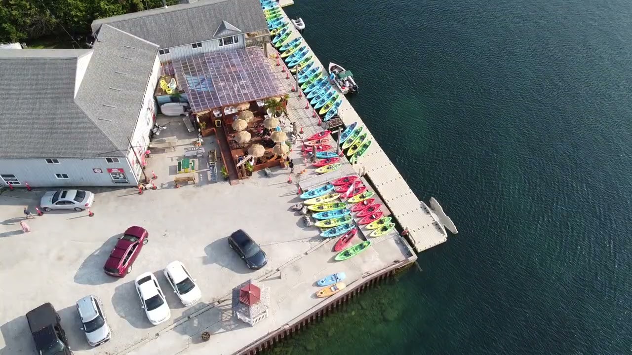 Lake in Canada Near Tober Mory #candy #nature #lake #lakeview #djidrone 
