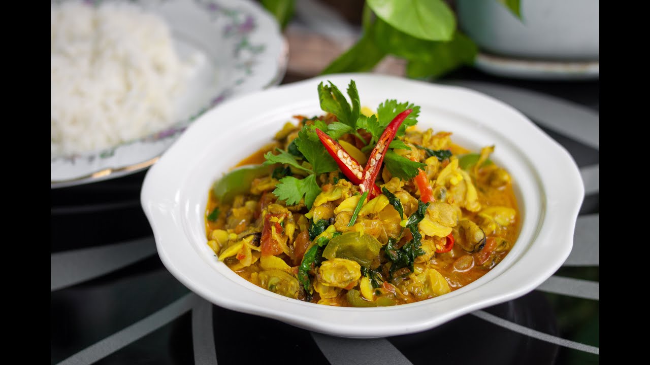 Spicy Clam Curry (ဂုံးချဥ်စပ်ဟင်း) (ဂုံးခ်ဥ္စပ္ဟင္း)