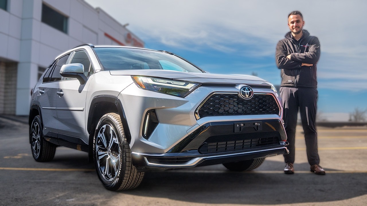 Can a 2025 Toyota RAV4 Outperform a Corolla Cross - Compact vs Spacious