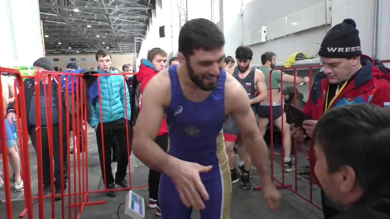Взвешивание борцов.
