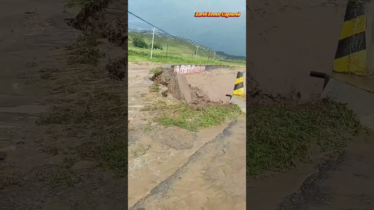 Terrifying raw power! The moment before the road disappears 🚨 #flooding #disastercaughtoncamera