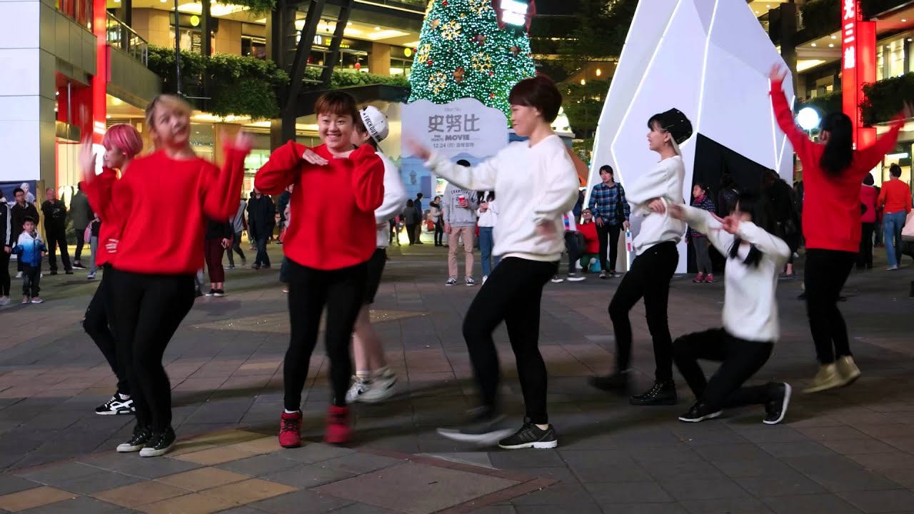 DAZZLING慶祝聖誕節台北信義快閃活動