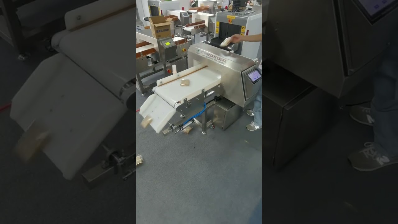 High Accuracy Touch Screen Conveyor Belt Food Metal Detector with Flad Rejector