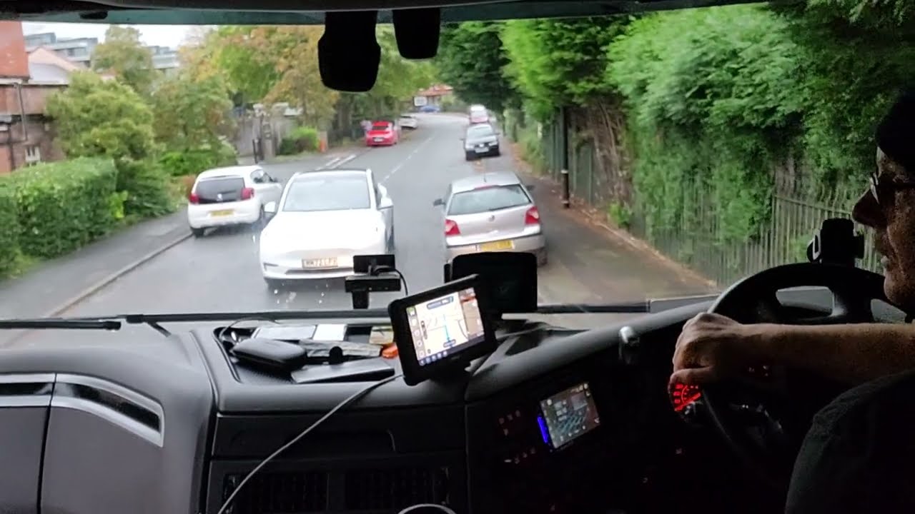 LGV/HGV Can I get off this housing estate in Altrincham Greater Manchester