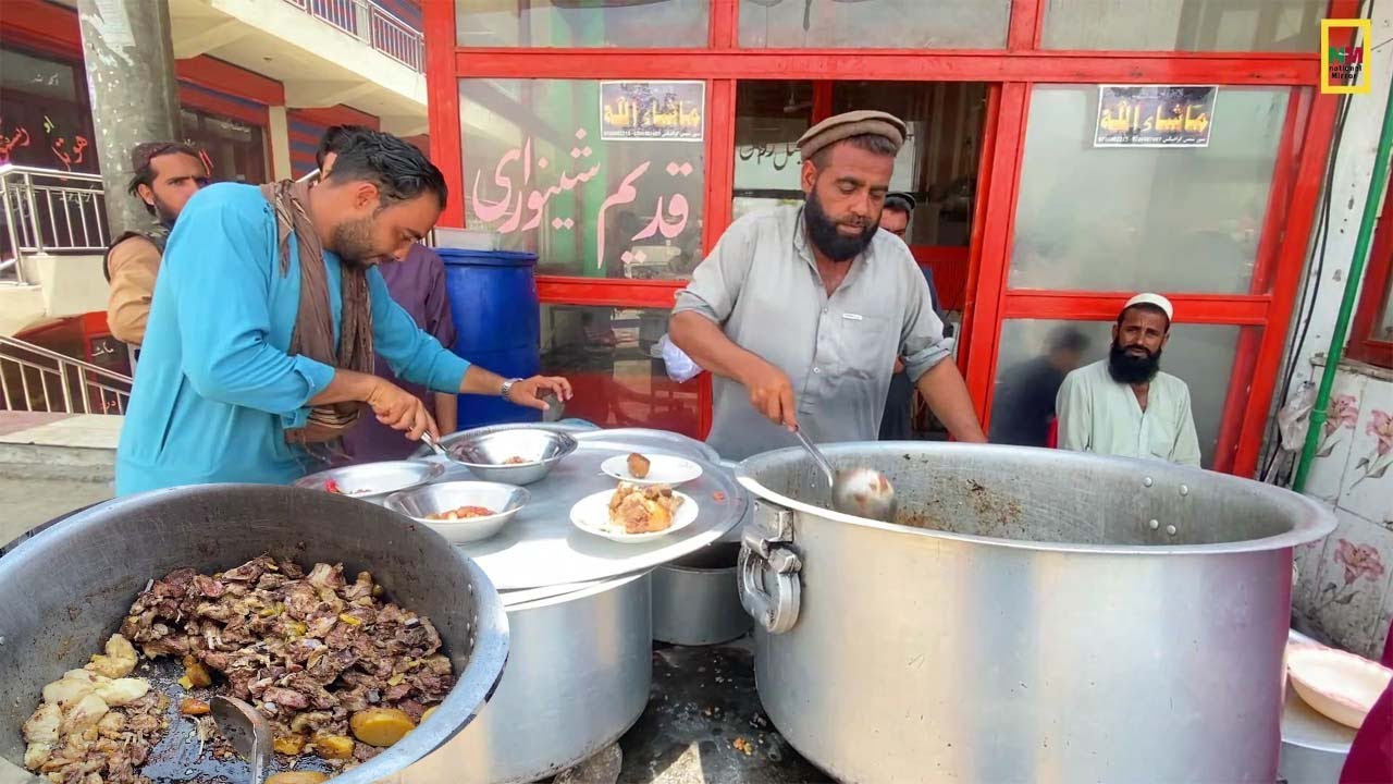 Qadeem Shinwari Roosh (Dum Pukht) in Marko Bazaar | Popular street food in Snack mountain