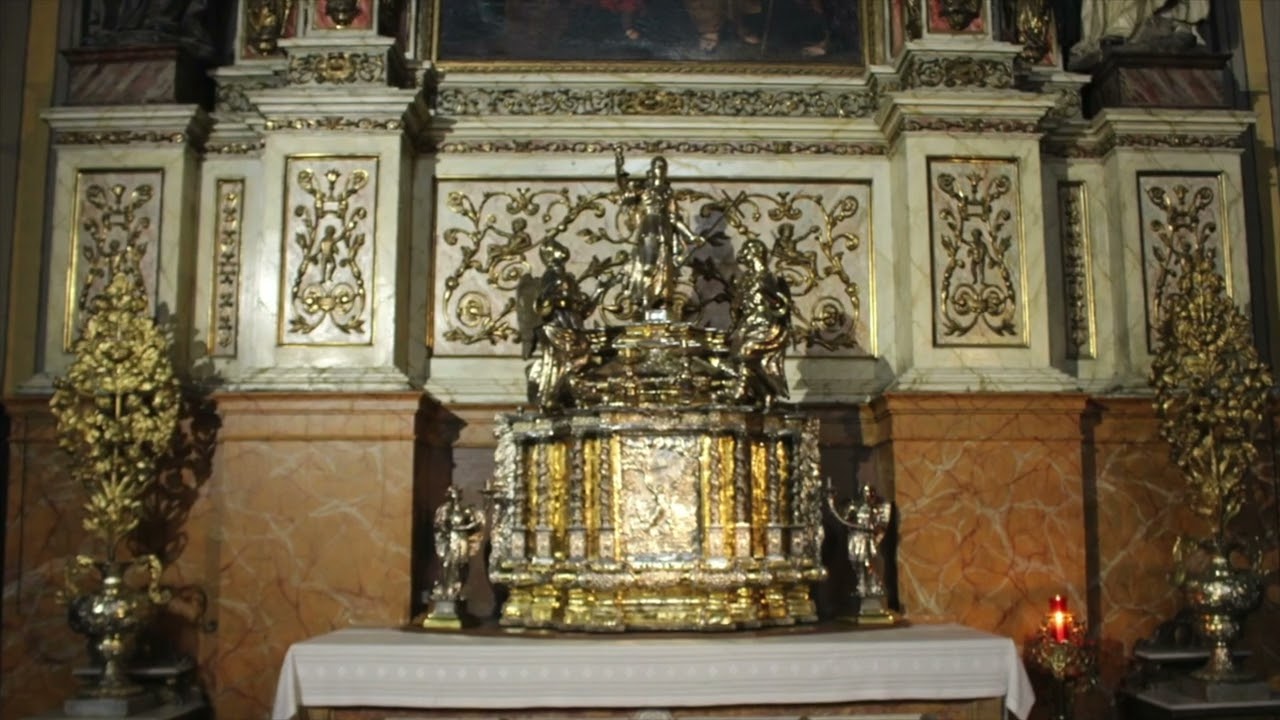Adoración al Santísimo  Oración del canal  En la voz de Amaya  Todos los días a las 20 hs