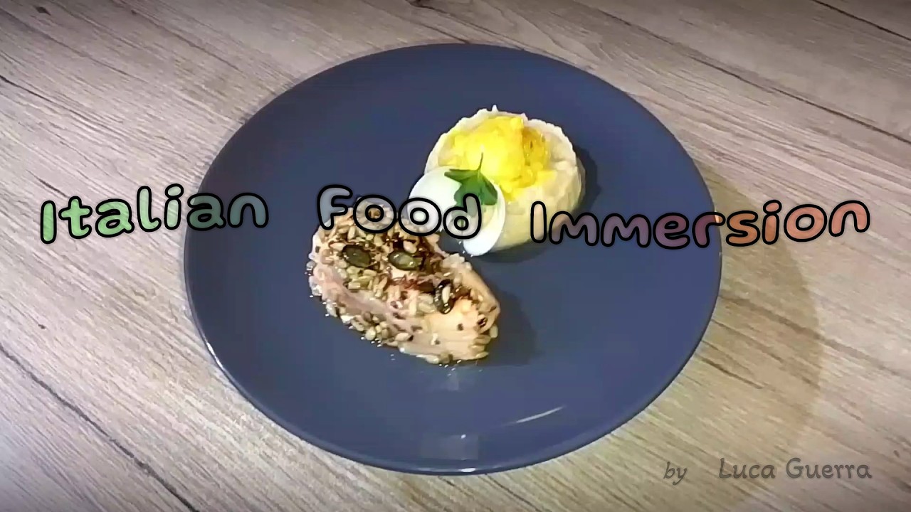 Salmone al forno con semi e capasanta alla curcuma su purè di sedano rapa