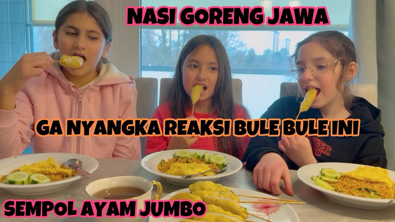 REAKSI TEMAN BULE MAKAN NASI GORENG JAWA DAN SEMPOL AYAM JUMBO
