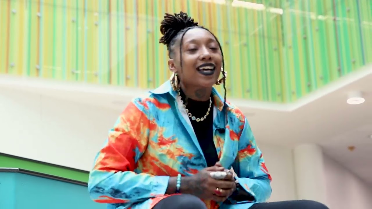 Sunday on the Stairs: Siri Imani performs 