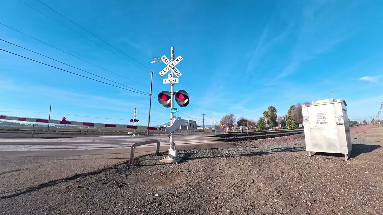 Delta Rd railroad crossing Knightsen w/F40 1/11/2026