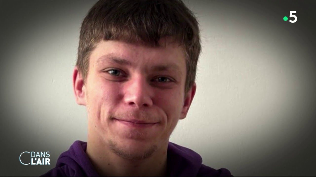 Les réseaux sociaux, au cœur de la violence chez les jeunes - Reportage #cdanslair du 26.04.2024