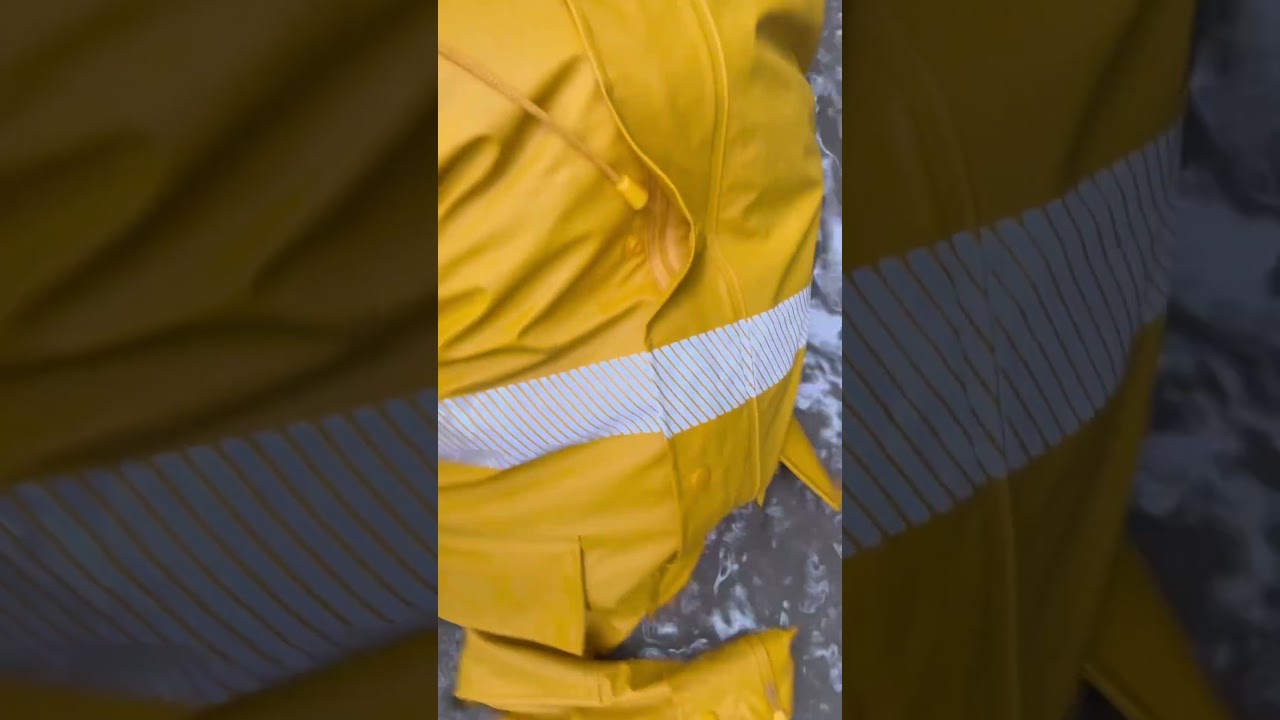 Mud Fetisch Regenjacken und Gummistiefel #regen #rainwear