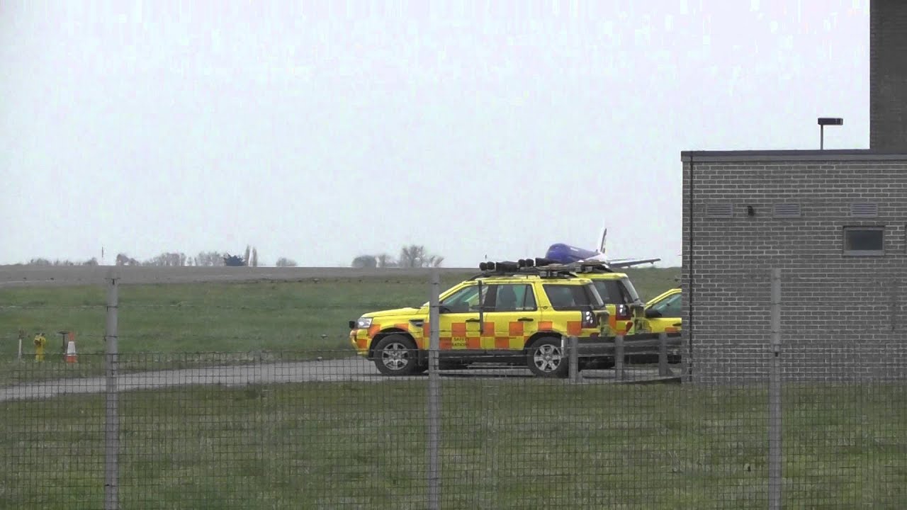 good Ryanair then Air Moldova a320 eraxp land from Chisinau Plane Spotting Stansted 27feb16 134p