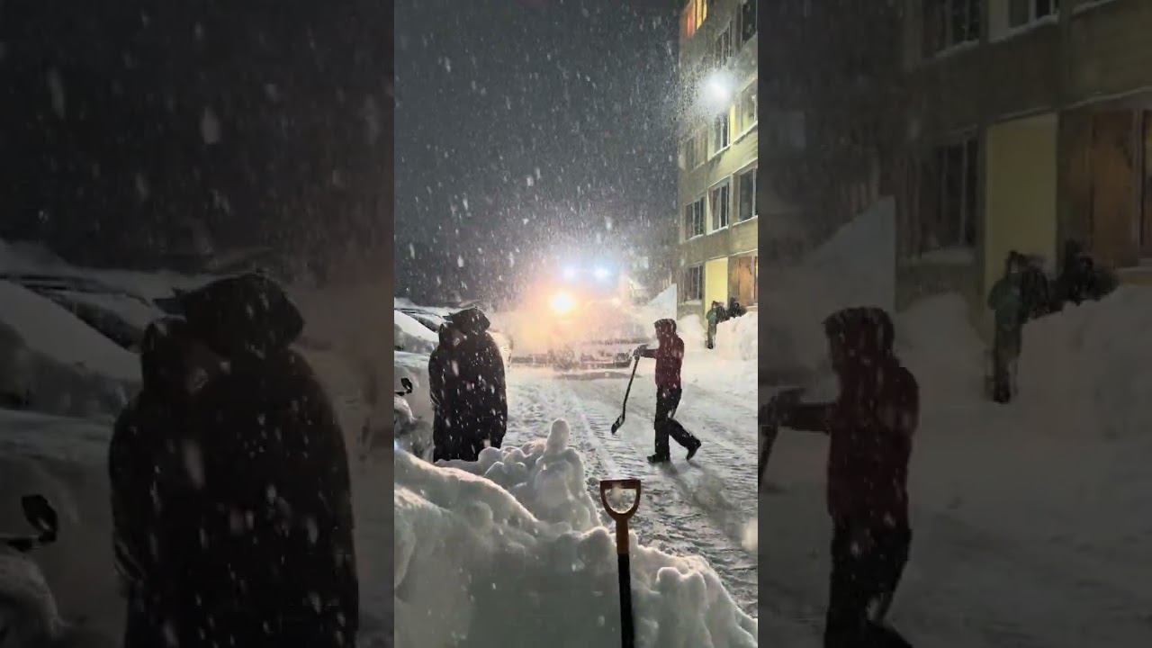 Процесс расчистки придомовой территории от снега ⛄️🤟