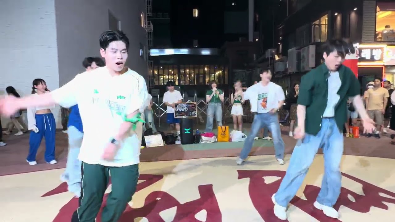 HONGDAE K-POP BUSKING - [EXO] Monster (2)
