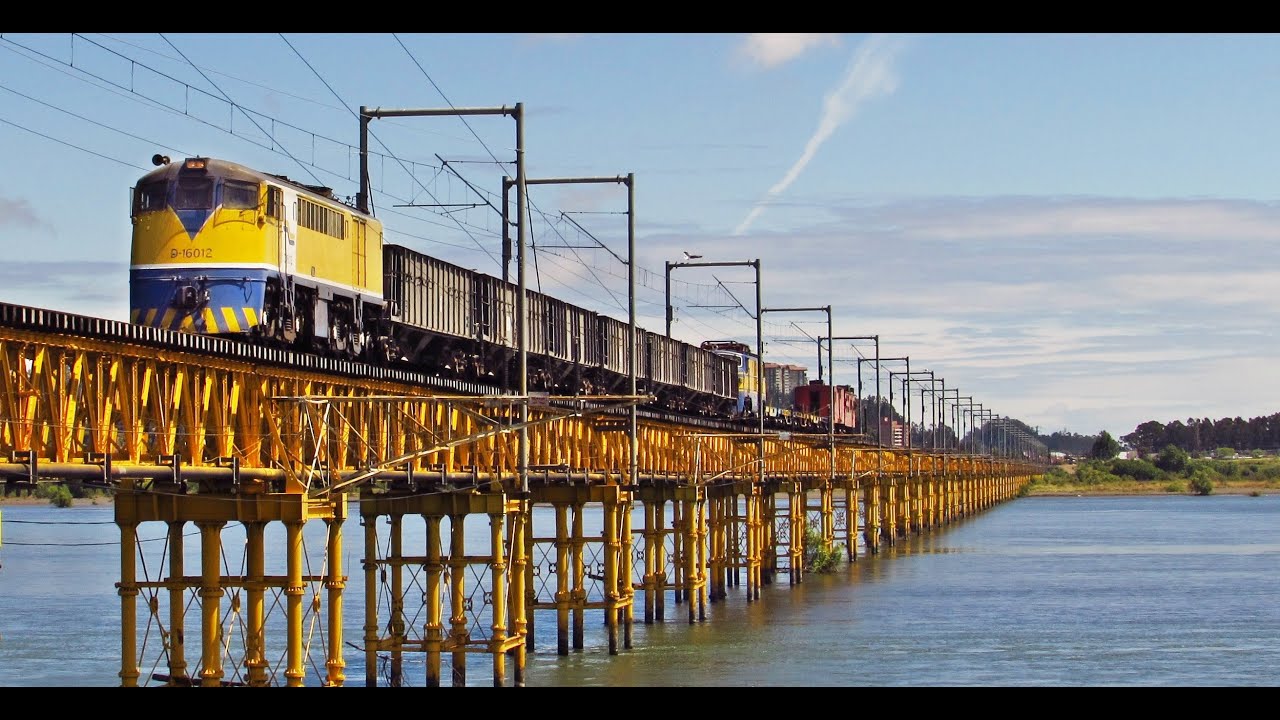 Tren Tecdra D 16012 y E 3017 cruzando Río Biobio