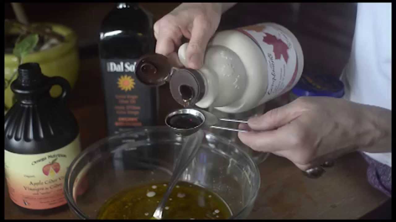 Vegan nutritional Yeast Salad dressing