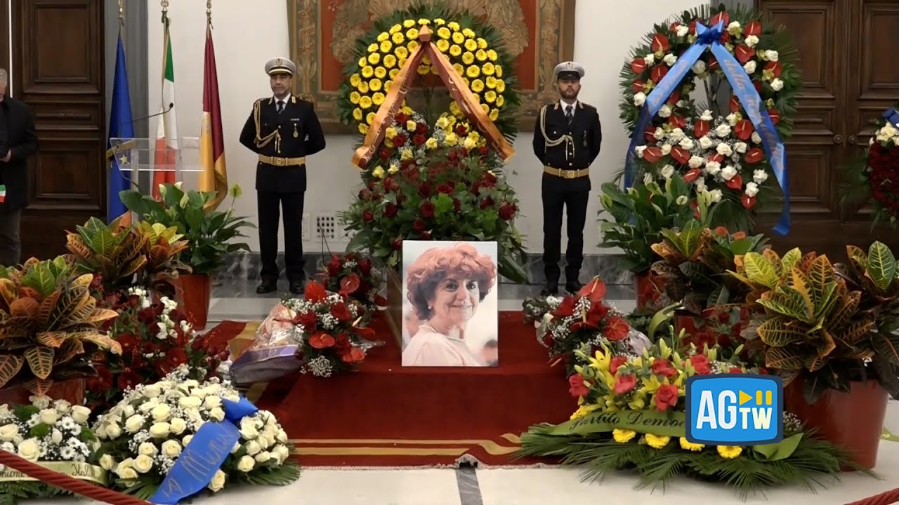Valeria Fedeli, la camera ardente in Campidoglio: politici e giornalisti per l'ultimo saluto all'ex