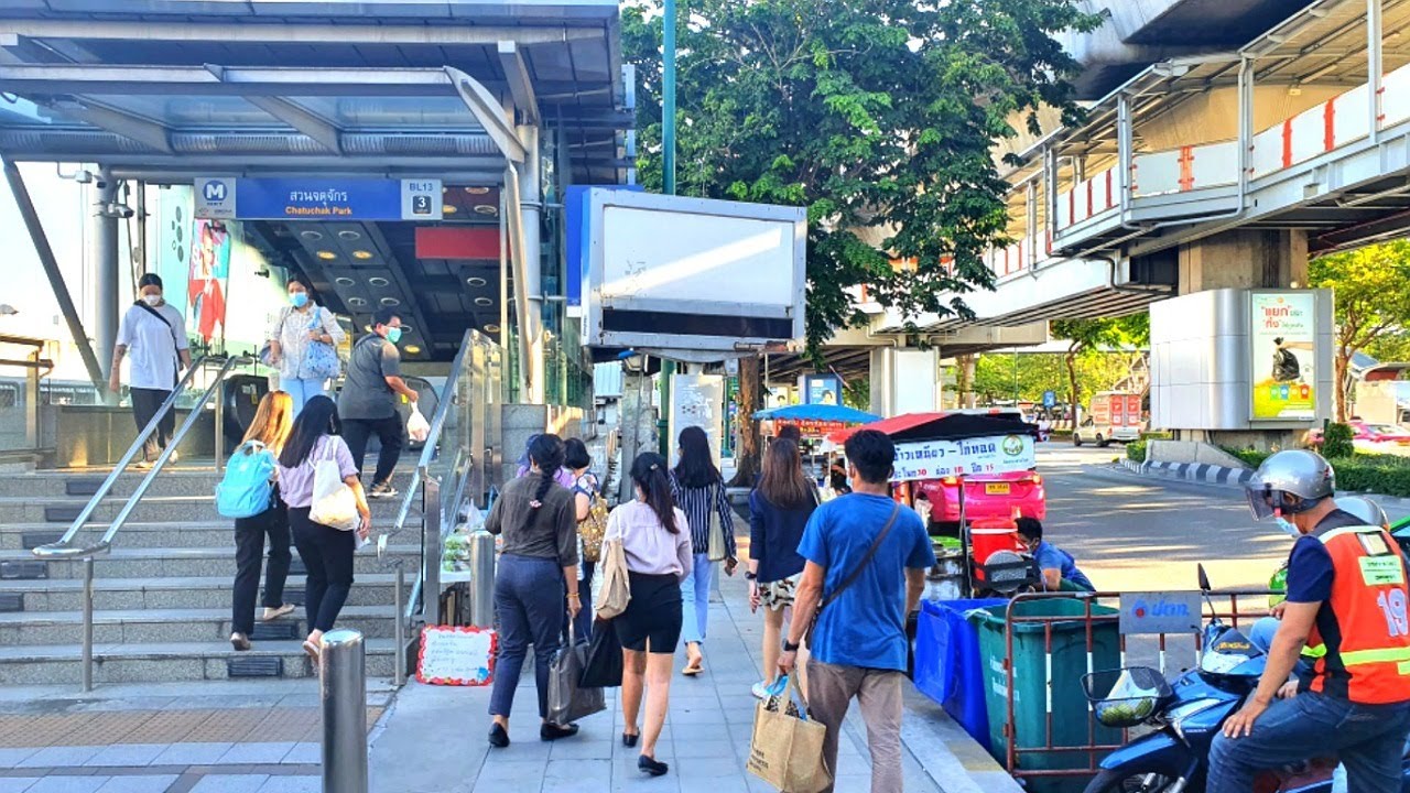 [4K] Прогулка по метро Chatuchak и станции BTS Mo Chit в Бангкоке, Таиланд.