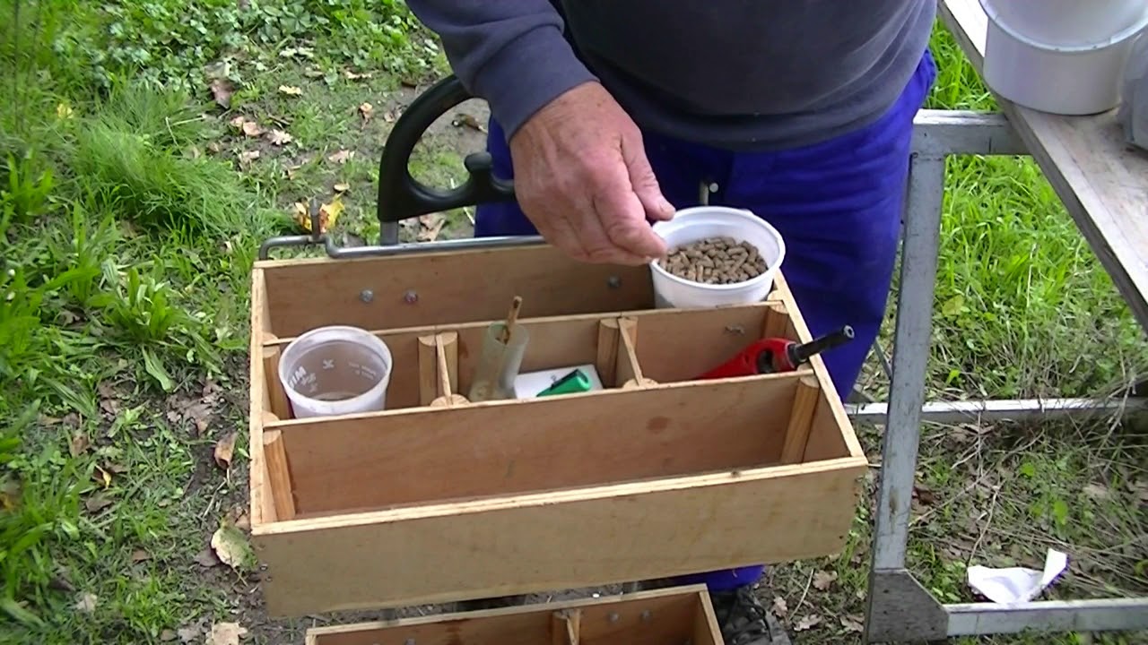 SERVANTE DE L 'APICULTEUR.ABEILLES
