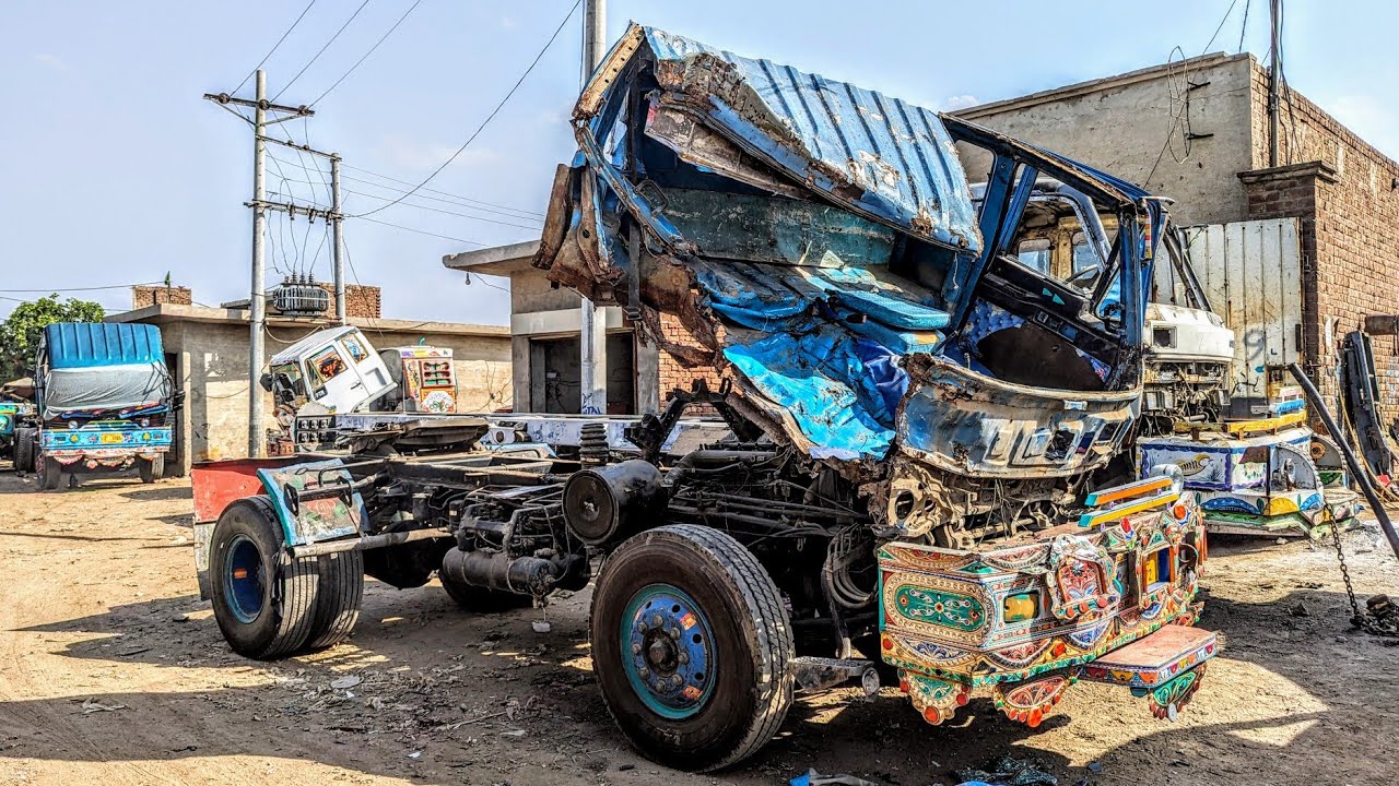 A Dangerous Accident Happened With Hino Truck || Made a New Truck a Broken Truck  #Mechanical act