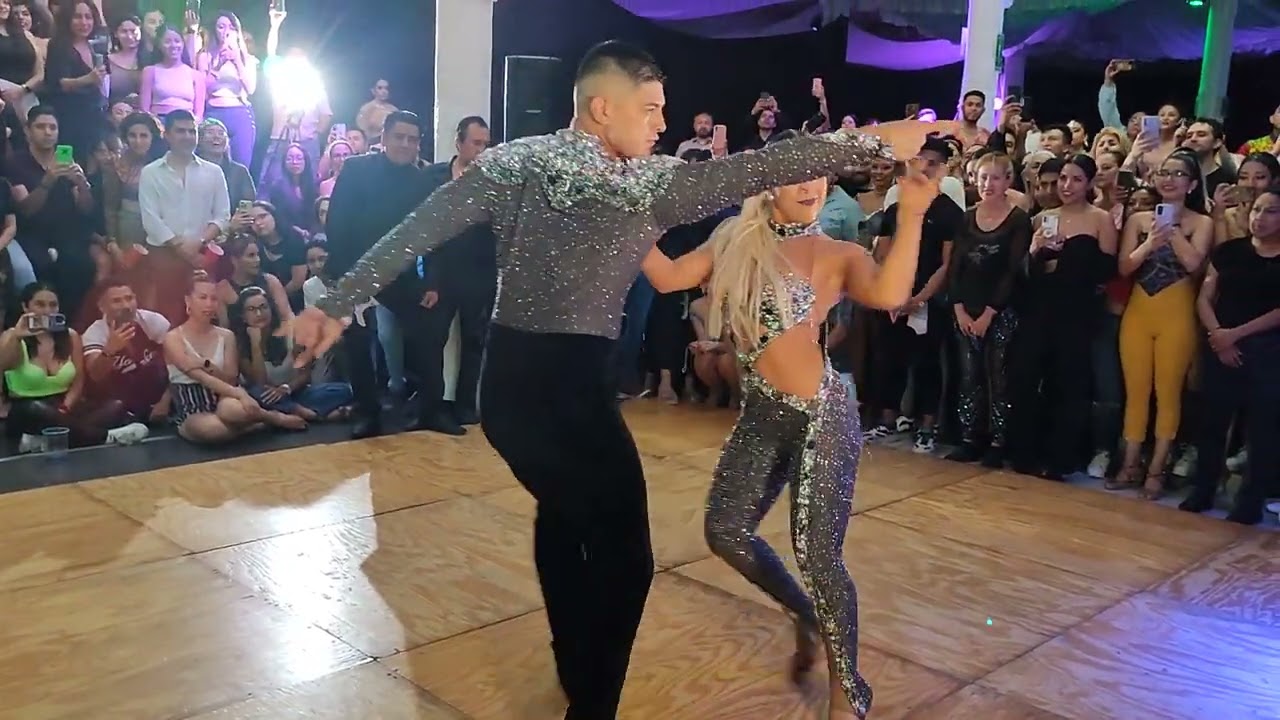 Pégate Ricardo Vega y Karen Forcano II