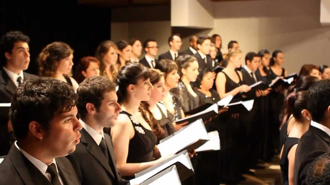 Choir singing Missa Festiva - I. Kyrie (John Leavitt) [CORAL UTFPR]
