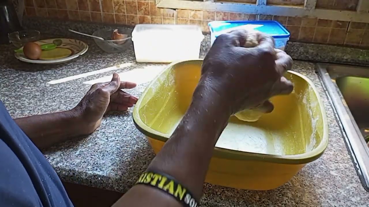 HOW TO MAKE COMMERCIAL BALL DOUGHNUT.