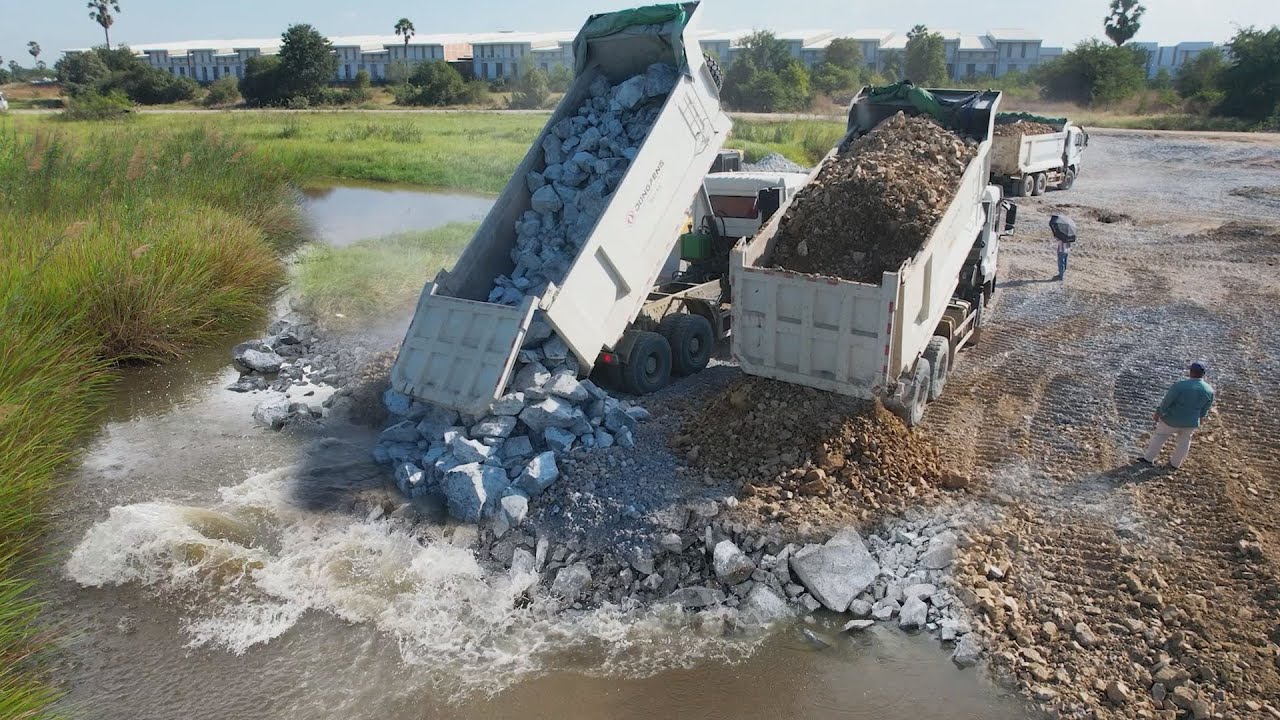 Nicely Excellent Work Dozer DH17C3PRO Push Stones Using Water Soil Very Deep Perfect, Truck 25T