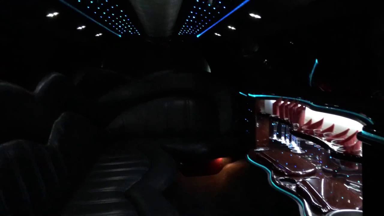 10 Passenger Limo By Deluxe Limousine of Houston, TX