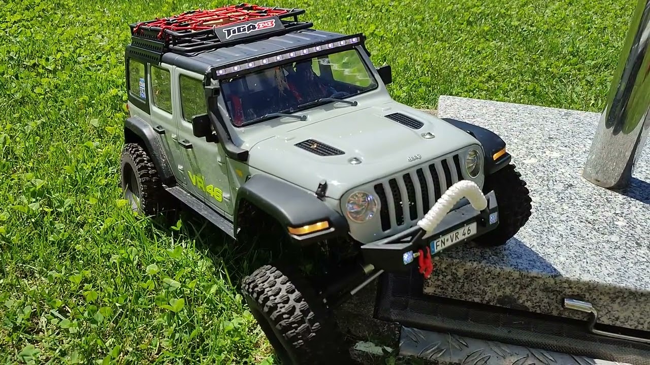 Absima Yucatan CR1.8 RC Car Crawler Scaler 1:8 3S Axial Traxxas grey