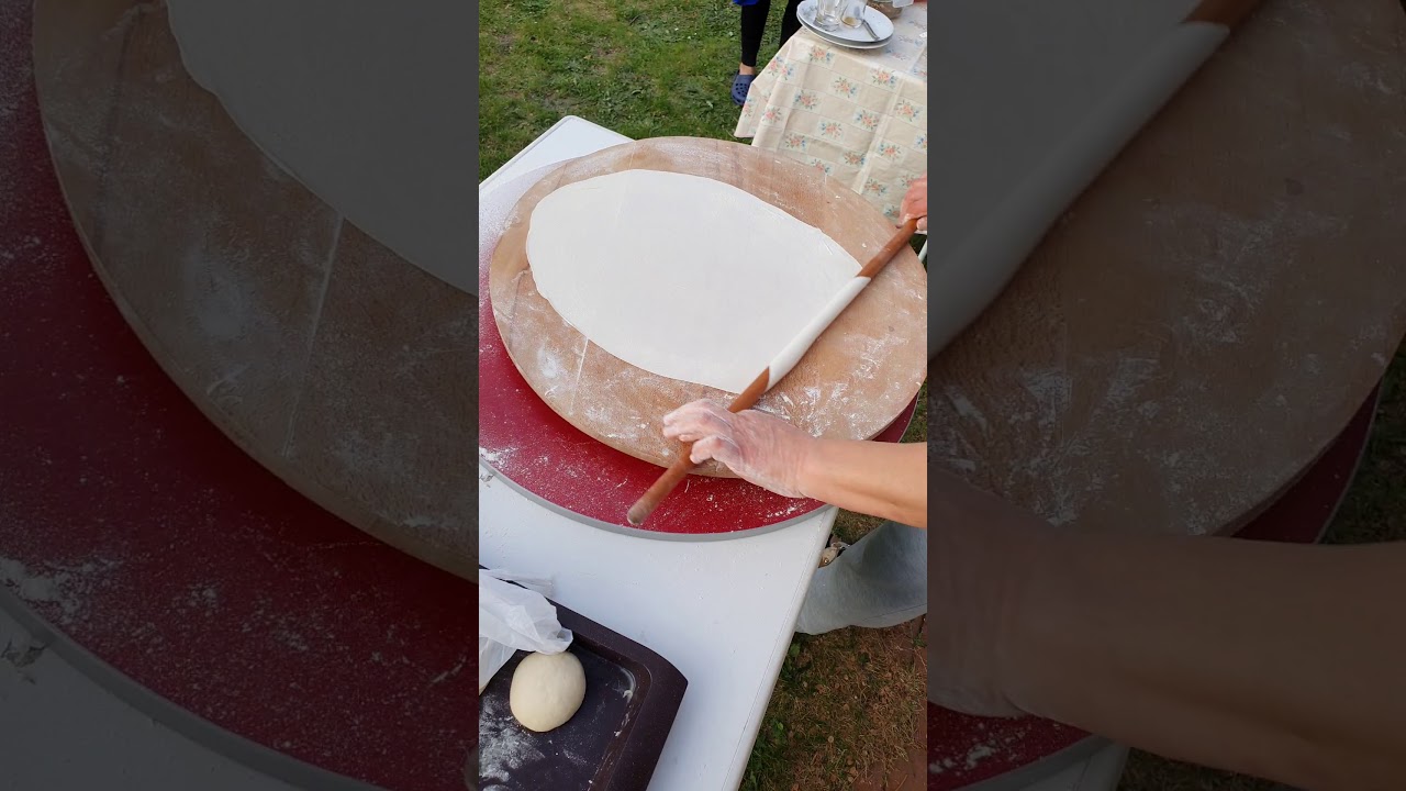 HOW TO MAKE YUFKA ( traditional t&uuml;rkisch bread).  Die alte Technik der Yufka ( d&uuml;nnes Brot)