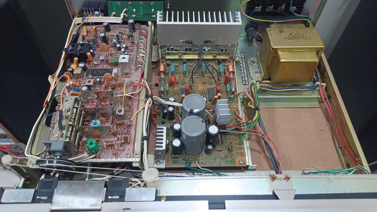Marantz legendary MR 220  am fm stereo phonic receiver amplifier in mint imported from Singapore 