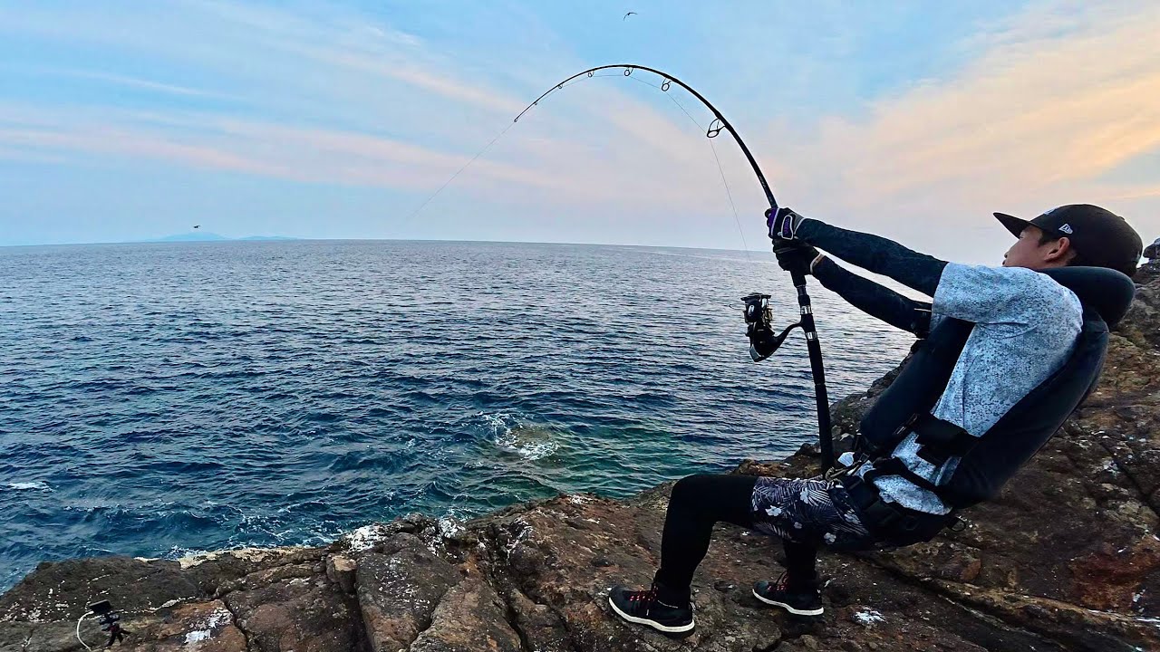 これ以上は本当にヤバイ…ドラグが止まらない超巨大魚に真っ向から挑んだ結果。