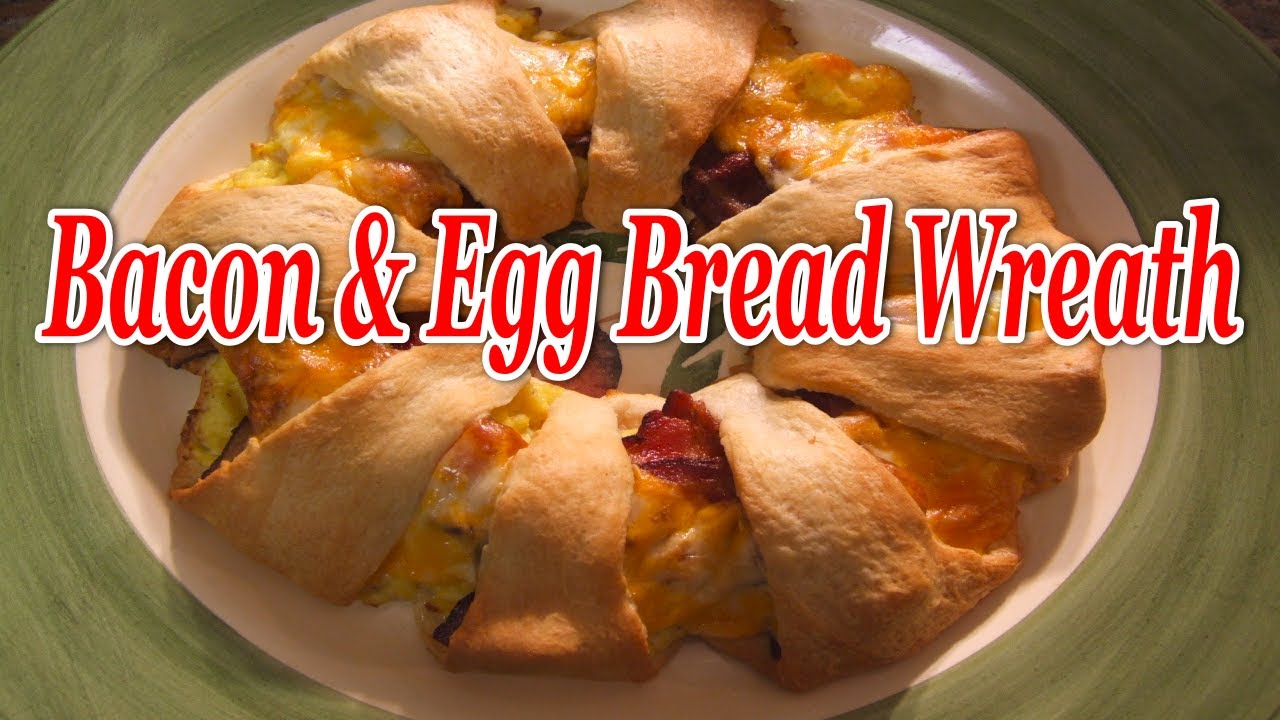 Bacon and Egg Bread Wreath