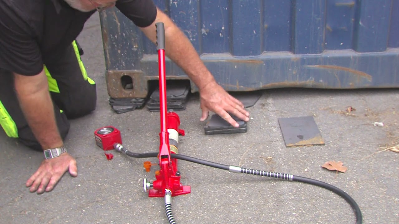 Гидравлический домкрат Harbor Freight грузоподъемностью 20 тонн с коротким корпусом