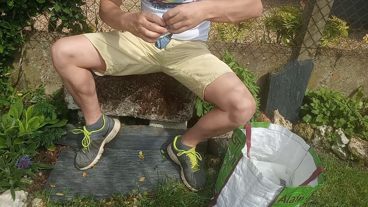 Plier les sacs de supermarchés pour gagner de la place