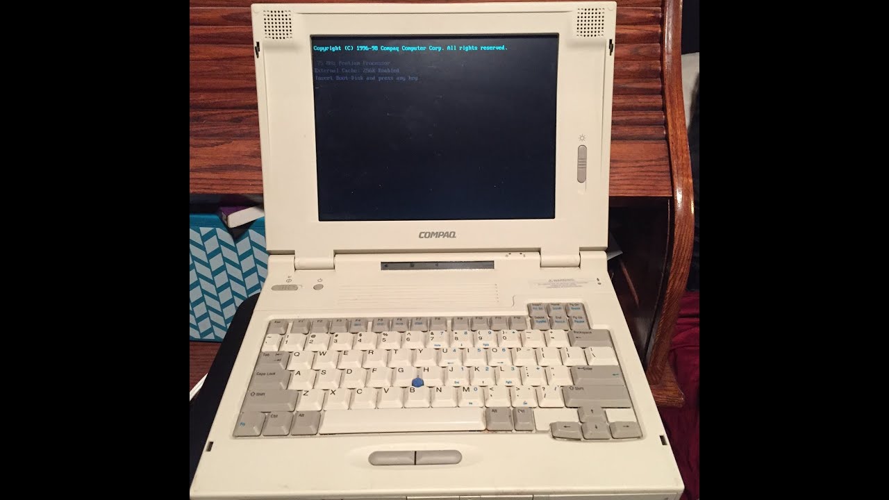 Ebay unboxing of an Compaq LTE 5000 for DOS gaming