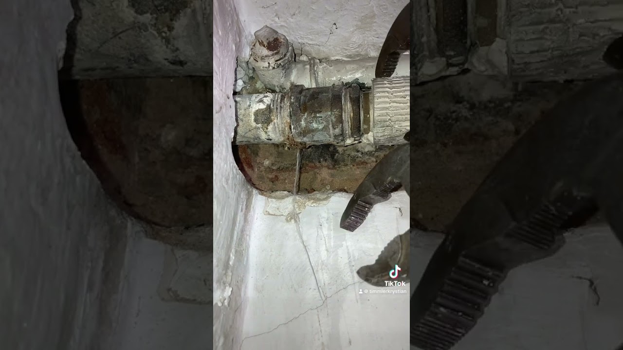 Awaria na rurze wodnej #instalacja #awaria #usterka #wyciek