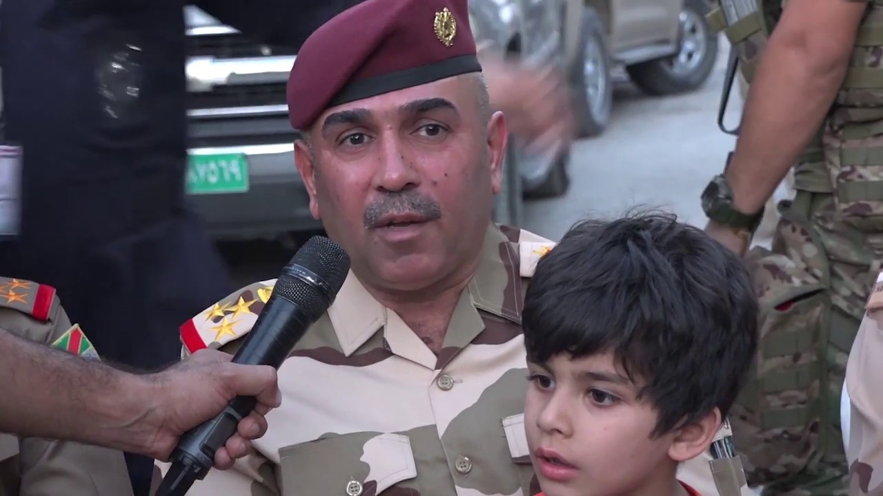 العميد الركن شيرزاد وضباط ركن القيادة يشاركون العوائل مأدبة الإفطار في الموصل القديمة