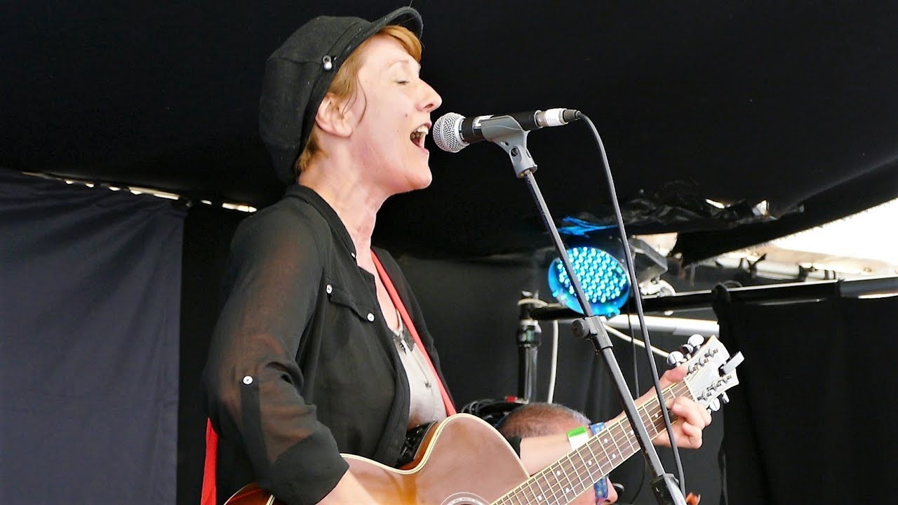 VIRGINIA KETTLE & THE DREAMKEEPERS - 'BUILD A MANSION' Live at FTMC - Green Bar Stage, Towersey 2017