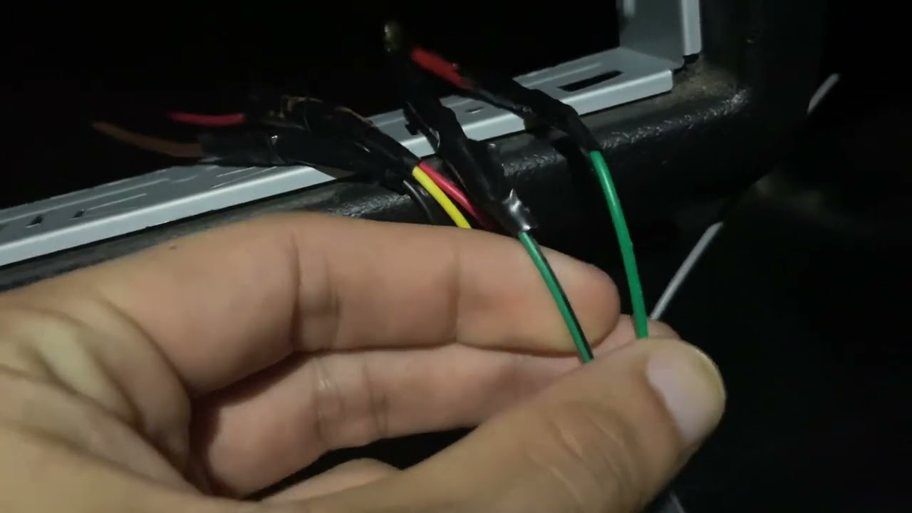 Como instalar rádio toca cd no som do carro -  som automotivo